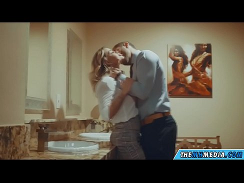 ❤️ Rehefa mamitaka anao ao amin'ny trano fidiovana ho an'ny besinimaro ny blonde be busty ☑ Vaovao amin'ny pôrnôgrafia mg.hentai-ita.ru ☑